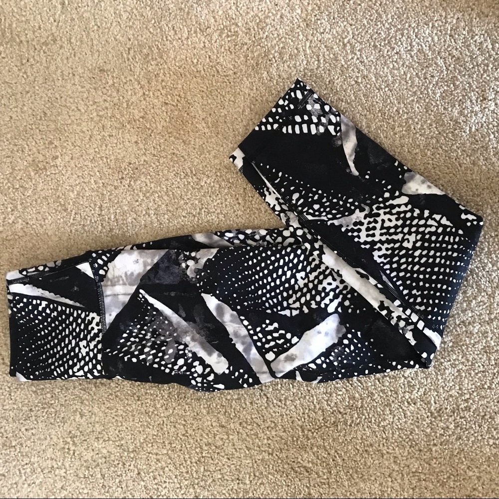 Lululemon fun print leggings!